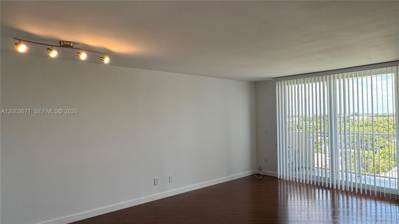 2020 NE 135th St, Unit 810, North Miami, FL 33181 Photo