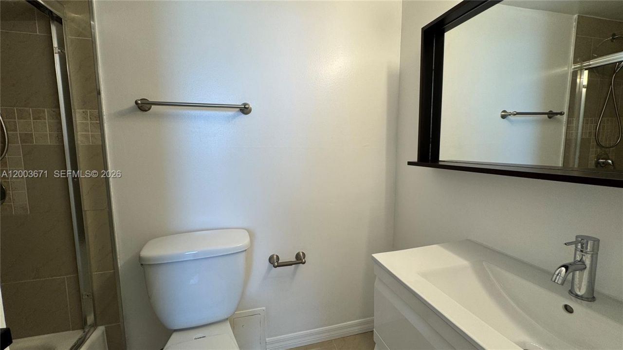 2020 NE 135th St, Unit 810, North Miami, FL 33181 Photo