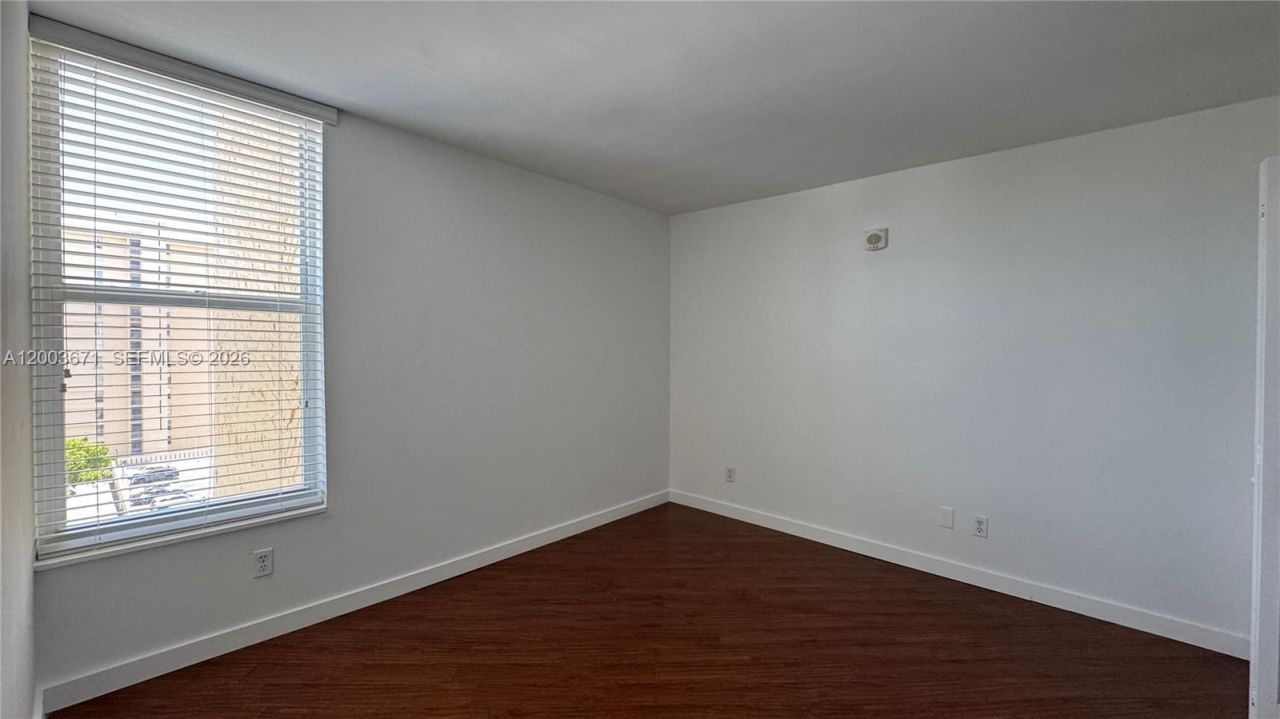 2020 NE 135th St, Unit 810, North Miami, FL 33181 Photo