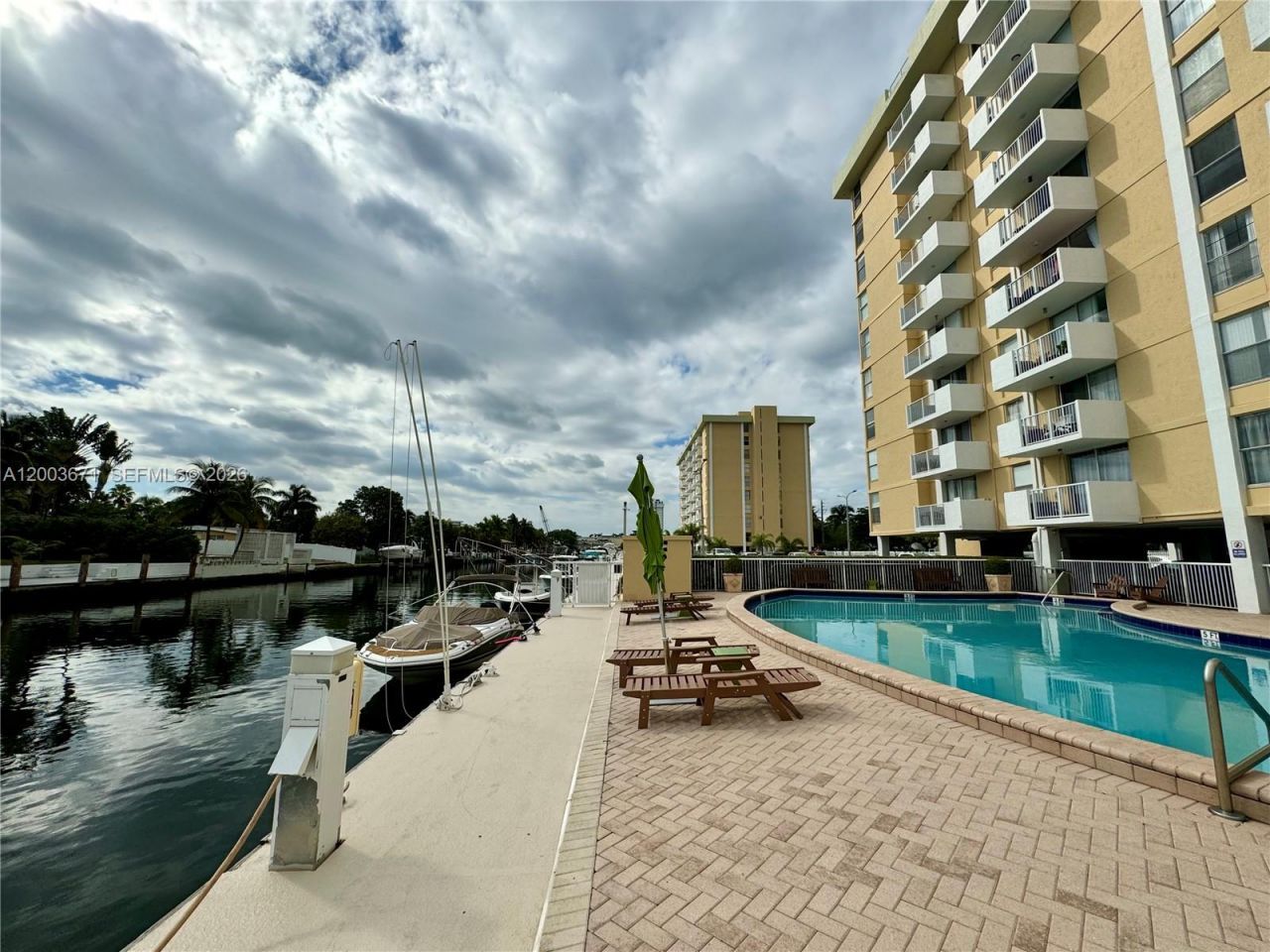 2020 NE 135th St, Unit 810, North Miami, FL 33181 Photo