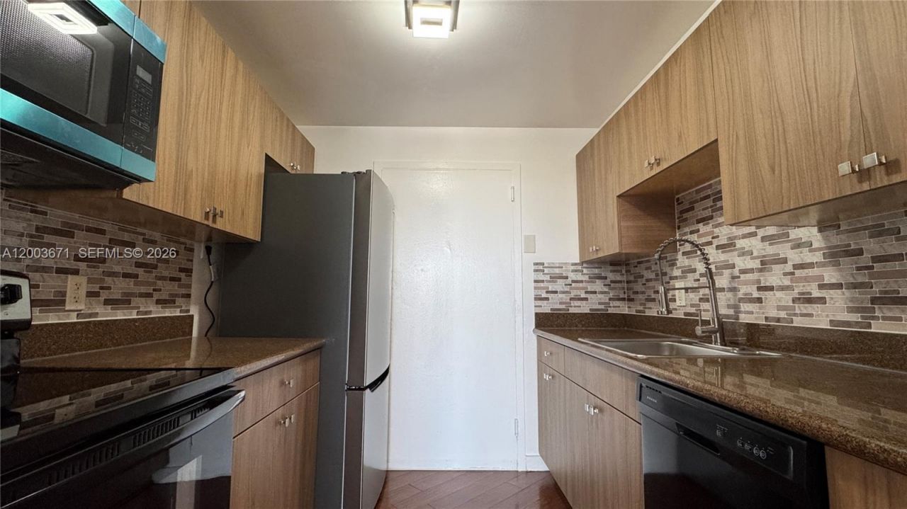 2020 NE 135th St, Unit 810, North Miami, FL 33181 Photo