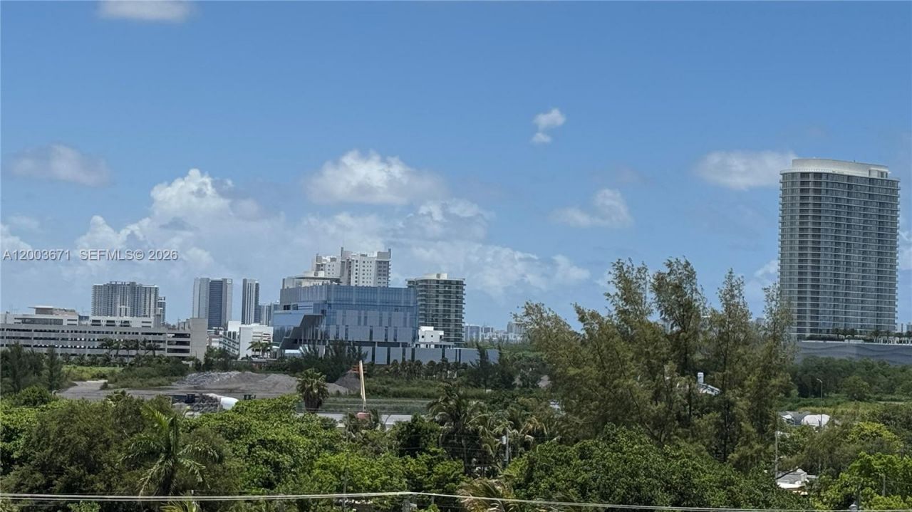2020 NE 135th St, Unit 810, North Miami, FL 33181 Photo