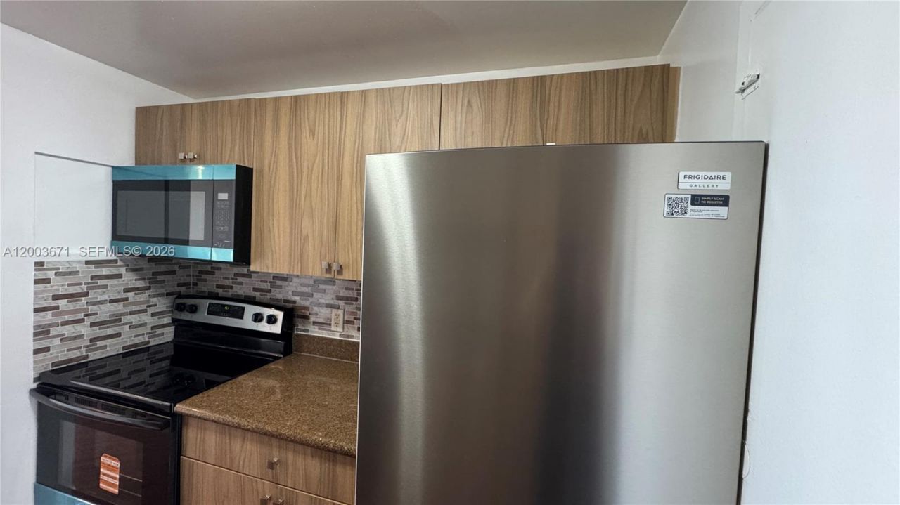 2020 NE 135th St, Unit 810, North Miami, FL 33181 Photo