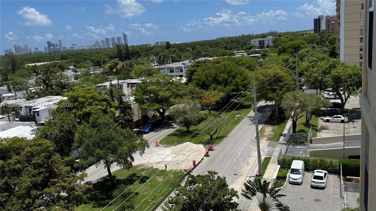 2020 NE 135th St, Unit 810, North Miami, FL 33181 Photo
