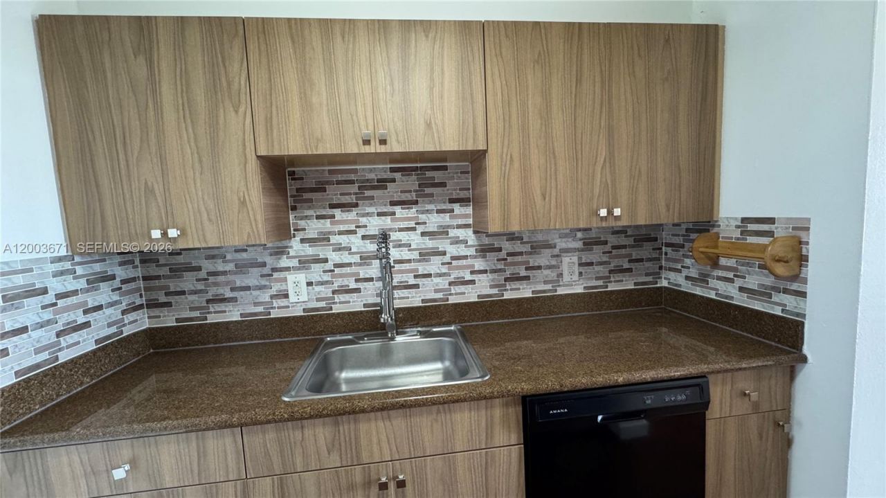 2020 NE 135th St, Unit 810, North Miami, FL 33181 Photo