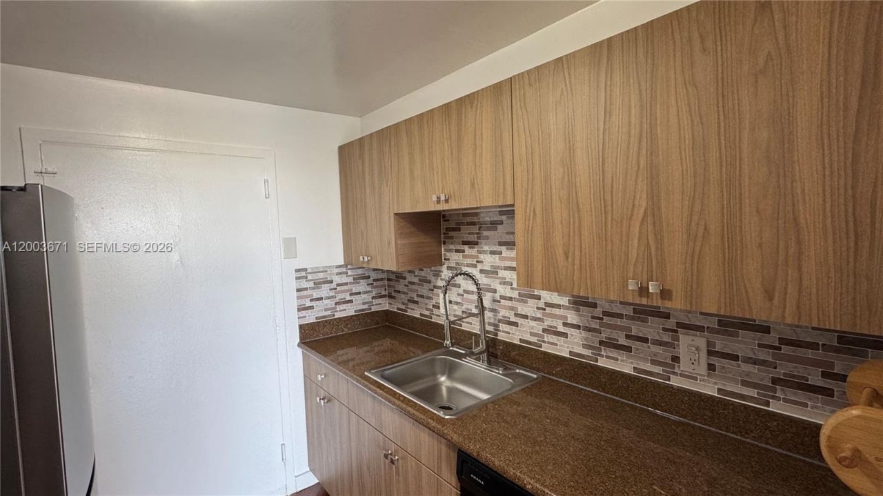 2020 NE 135th St, Unit 810, North Miami, FL 33181 Photo