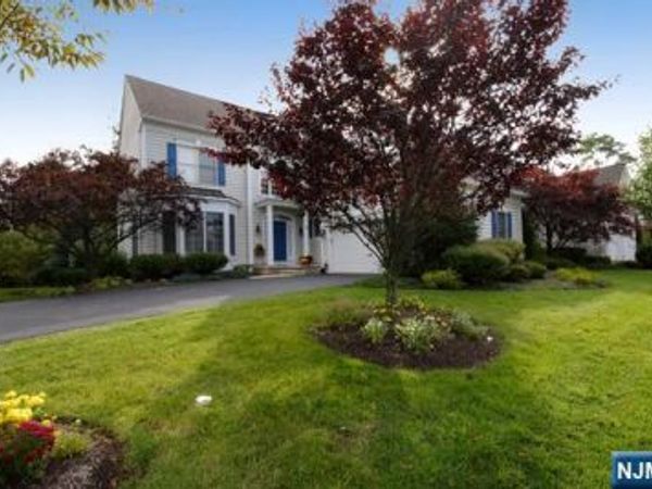 92 Twinberry Court, PARAMUS, NJ 07652