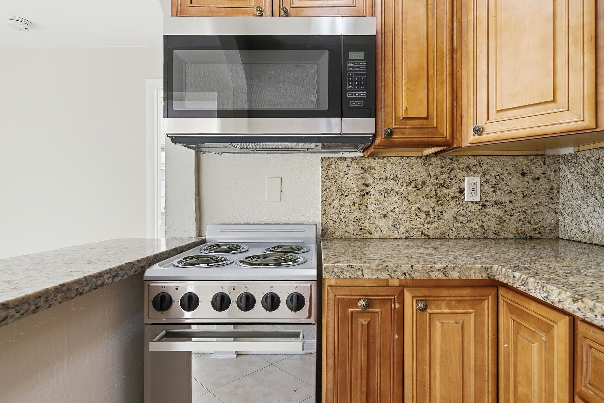 215 S Federal Highway, Unit #2 Rear, Lake Worth Beach, FL 33460 Photo