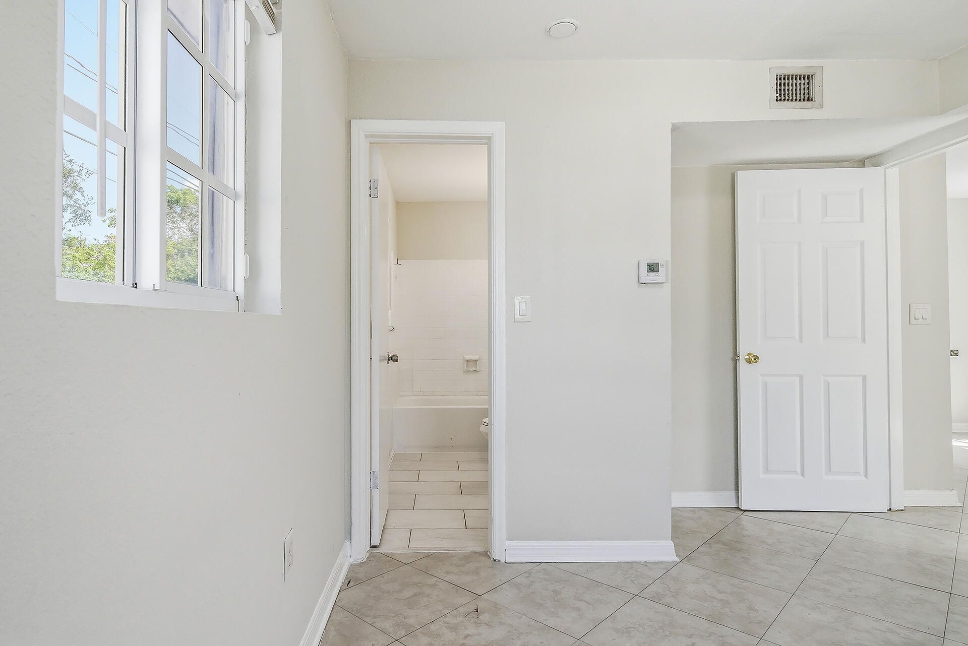 215 S Federal Highway, Unit #2 Rear, Lake Worth Beach, FL 33460 Photo