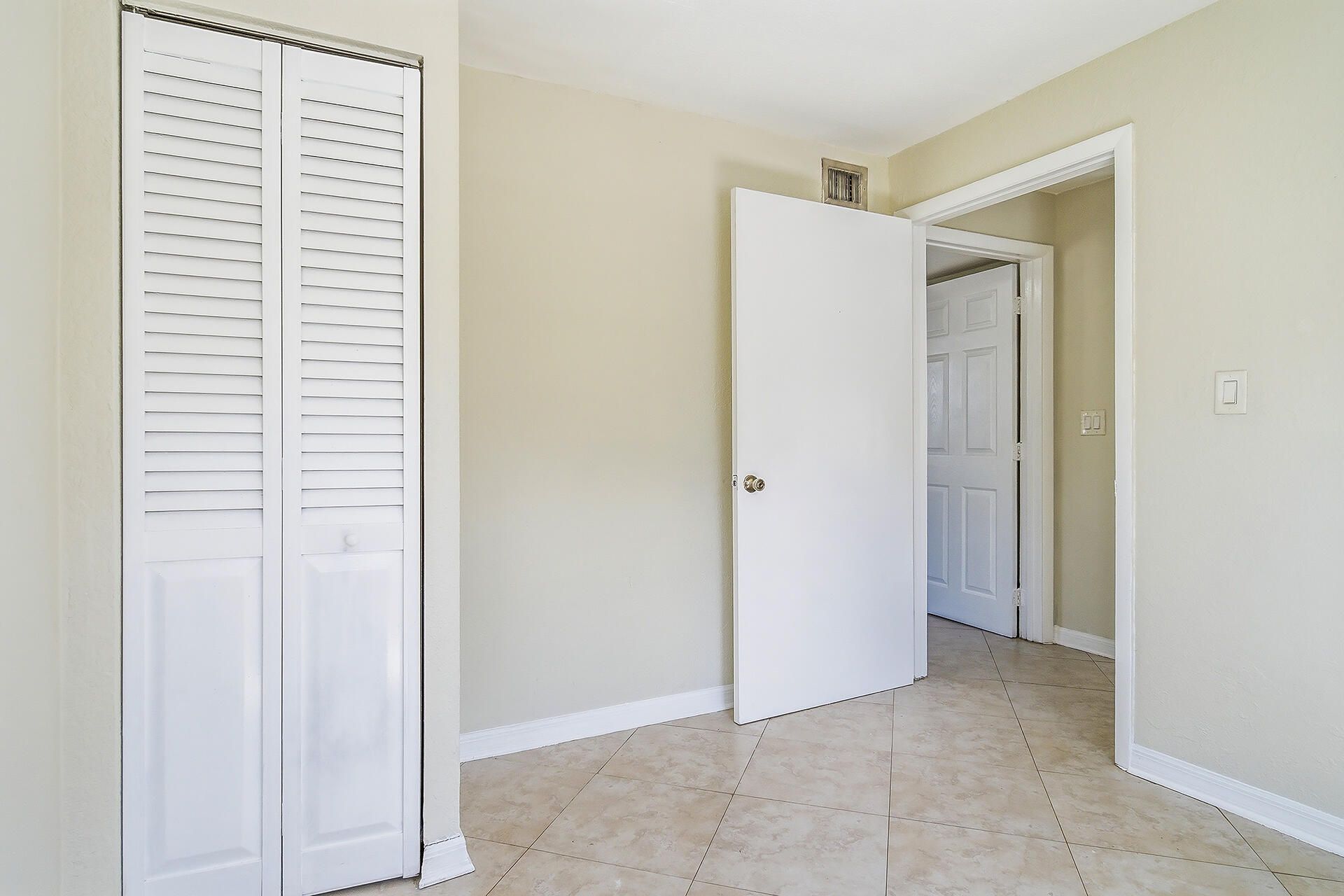215 S Federal Highway, Unit #2 Rear, Lake Worth Beach, FL 33460 Photo
