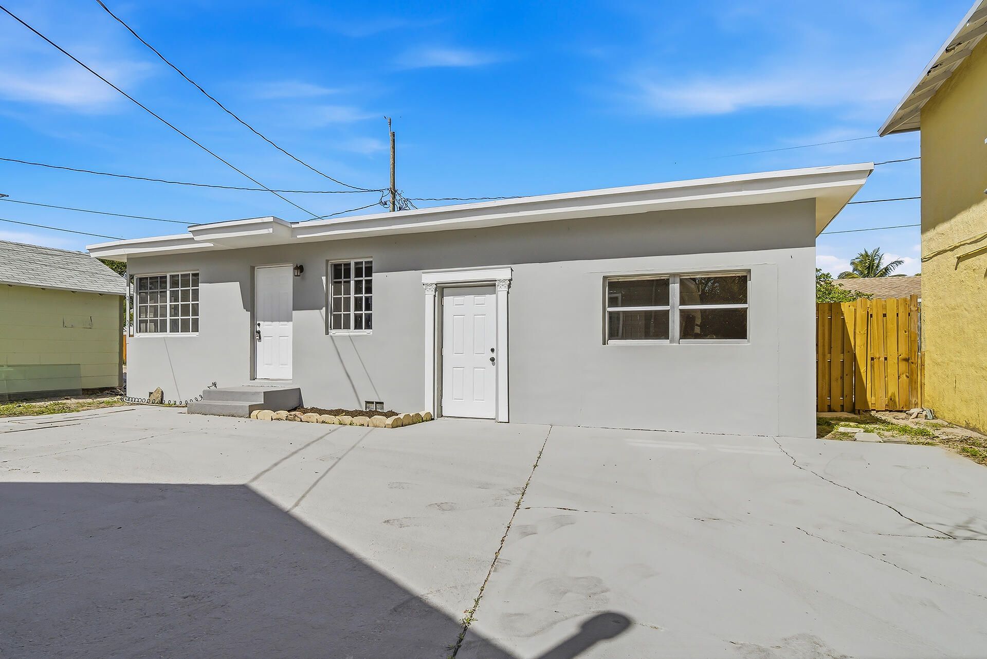 215 S Federal Highway, Unit #2 Rear, Lake Worth Beach, FL 33460 Photo