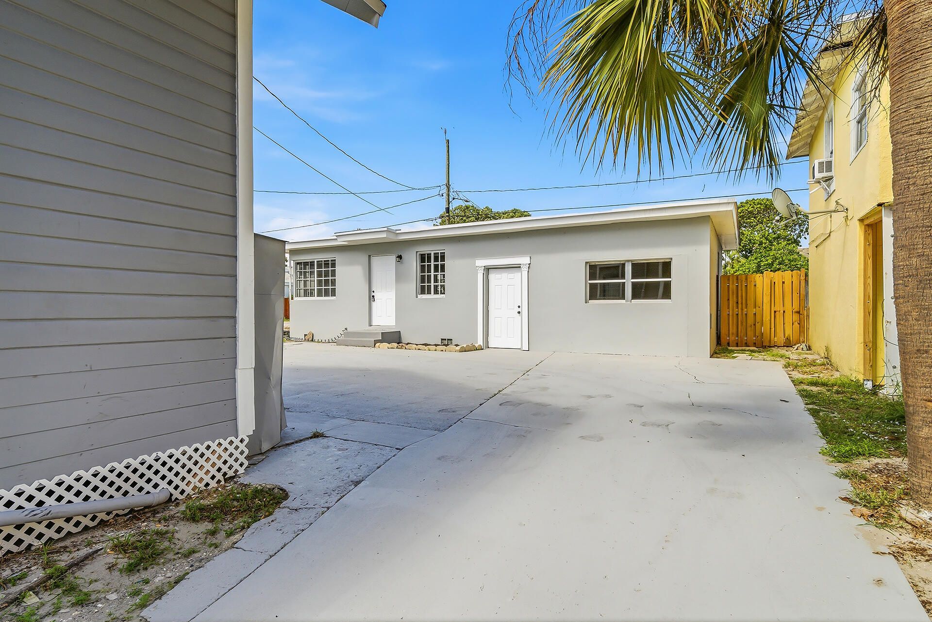 215 S Federal Highway, Unit #2 Rear, Lake Worth Beach, FL 33460 Photo