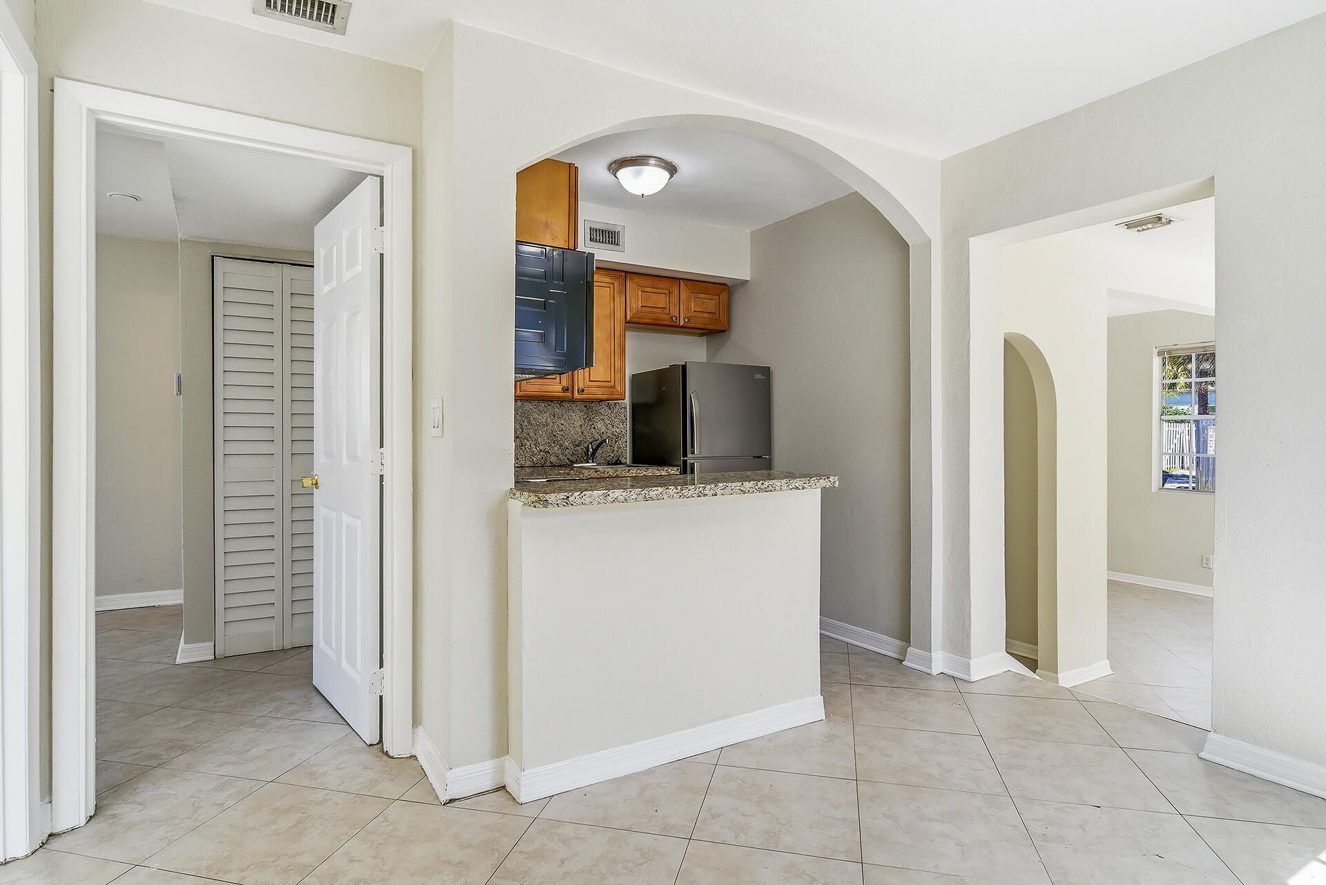 215 S Federal Highway, Unit #2 Rear, Lake Worth Beach, FL 33460 Photo