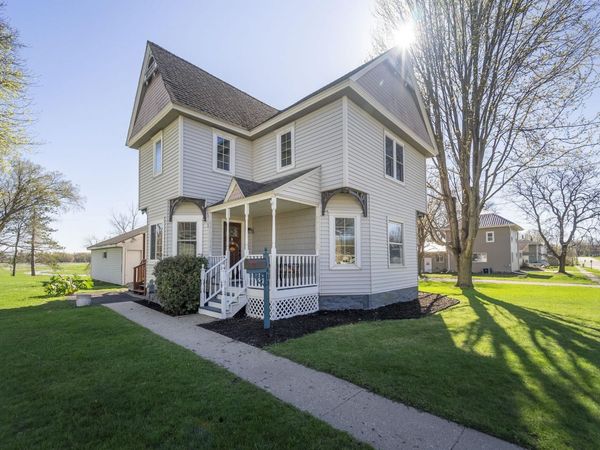 413 Wapsie Street, Sumner, IA 50674