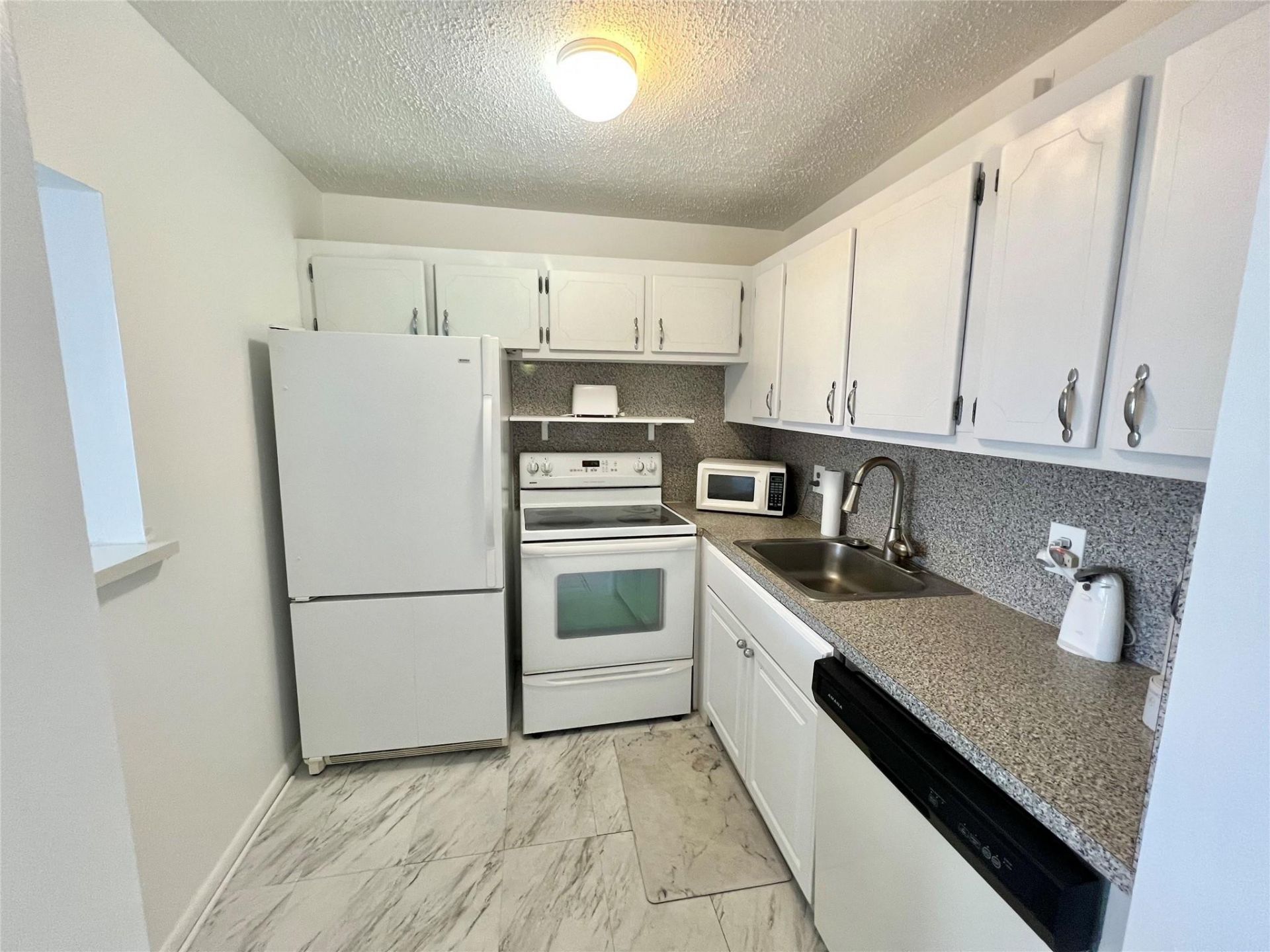 266 Oakridge P, Unit 266, Deerfield Beach, FL 33442 Photo