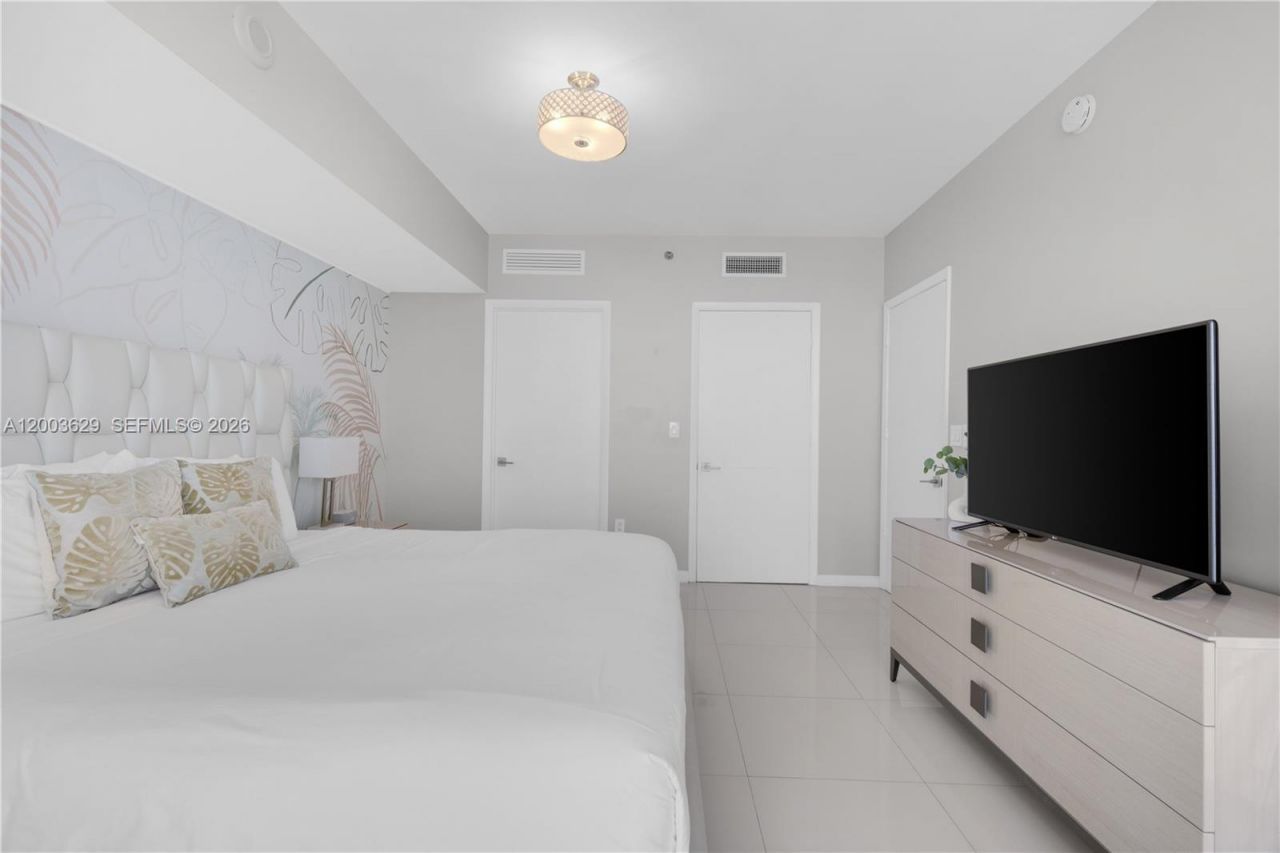 485 Brickell Ave , Unit 4501, Miami, FL 33131 Photo