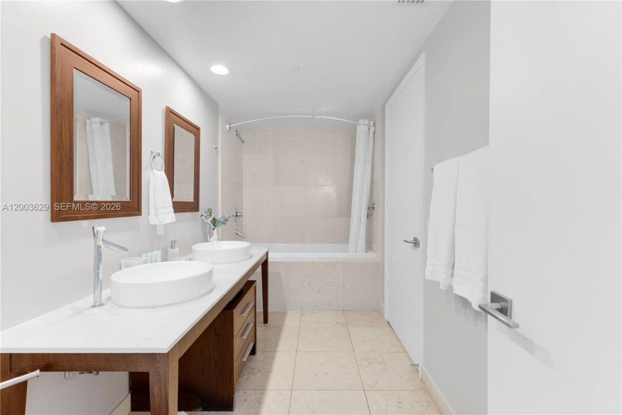 485 Brickell Ave , Unit 4501, Miami, FL 33131 Photo