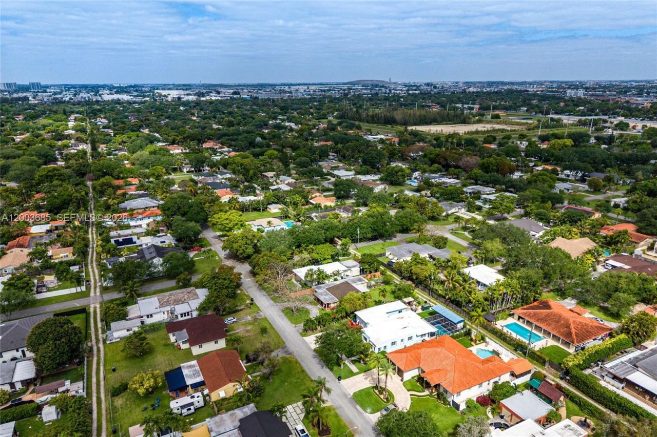 501 Lawn Way, Miami Springs, FL 33166 Photo