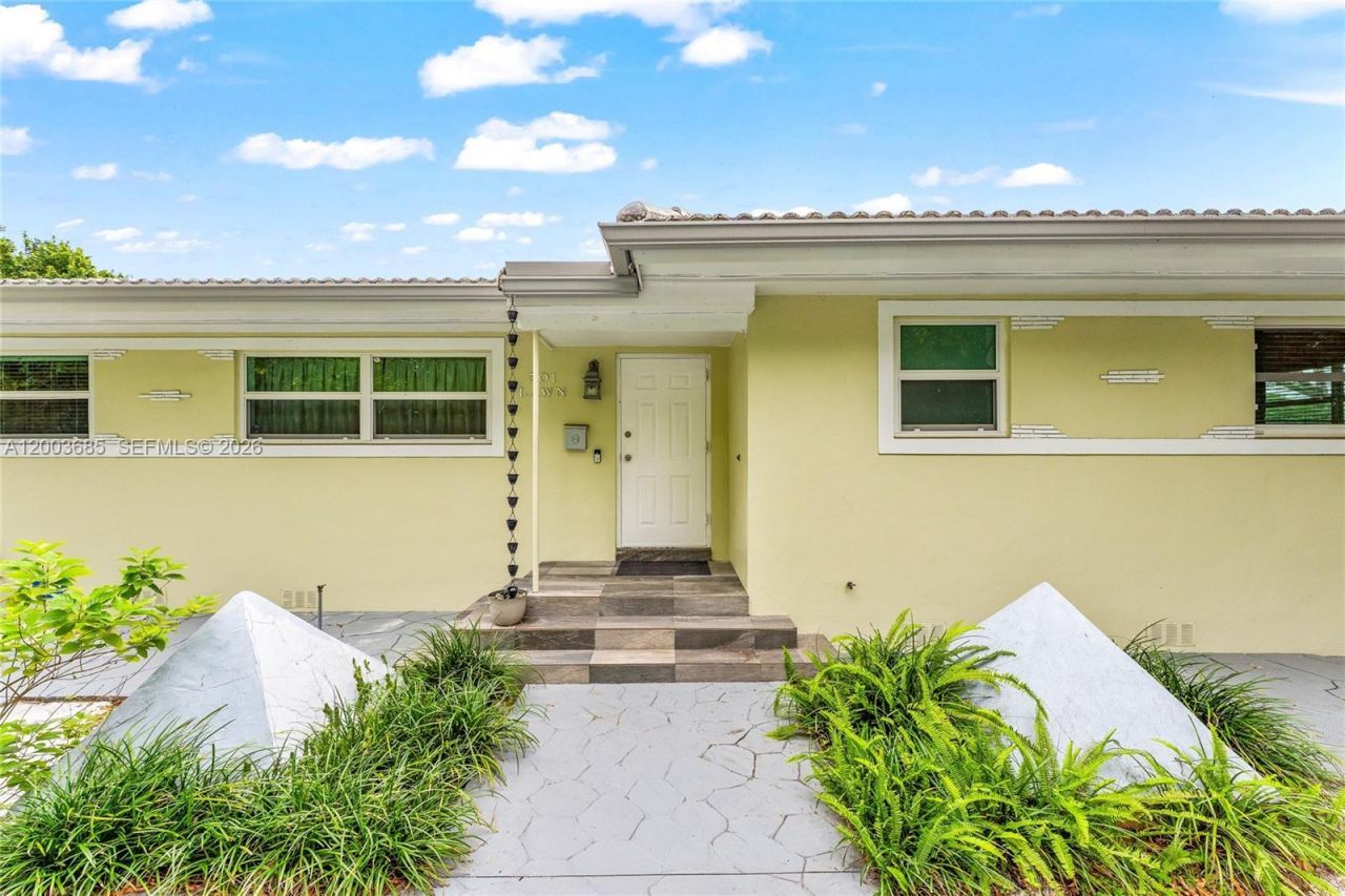 501 Lawn Way, Miami Springs, FL 33166 Photo