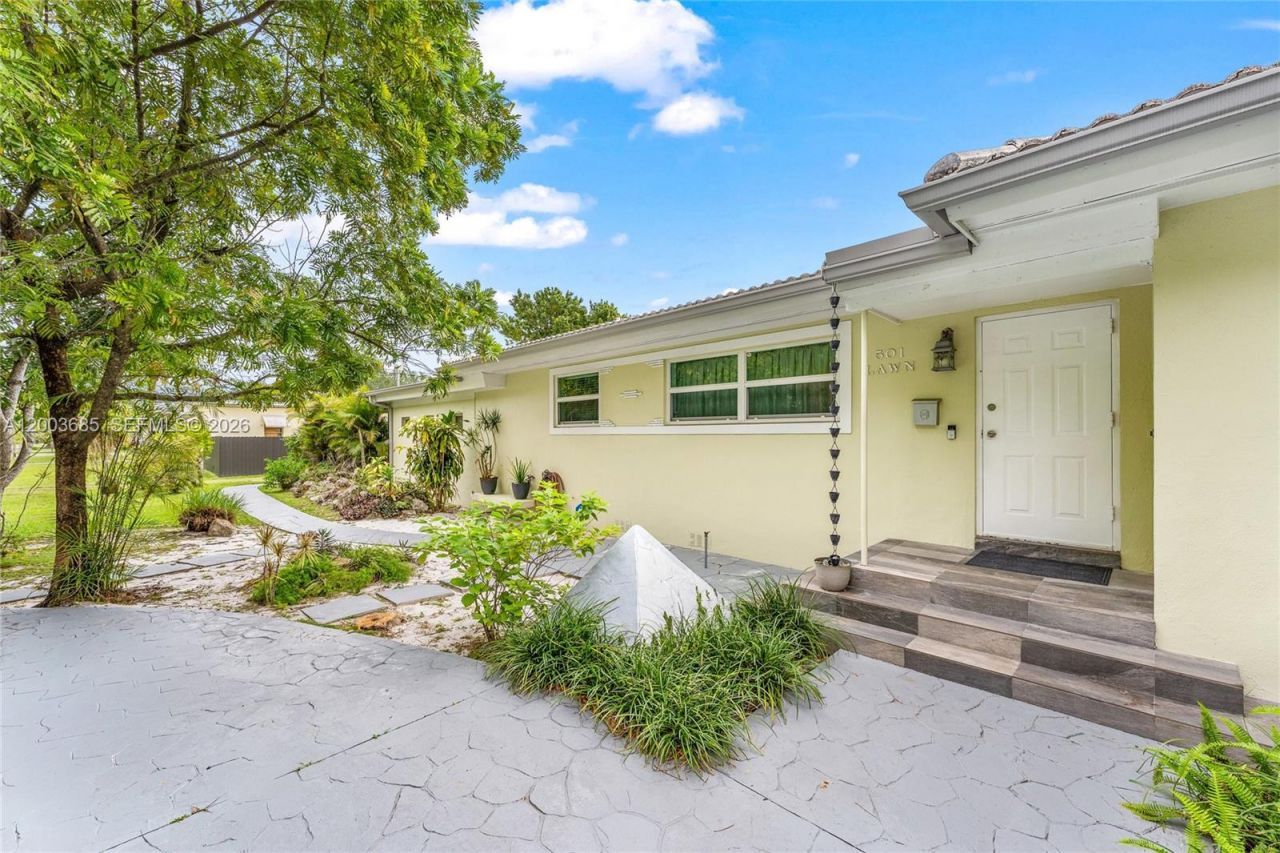 501 Lawn Way, Miami Springs, FL 33166 Photo