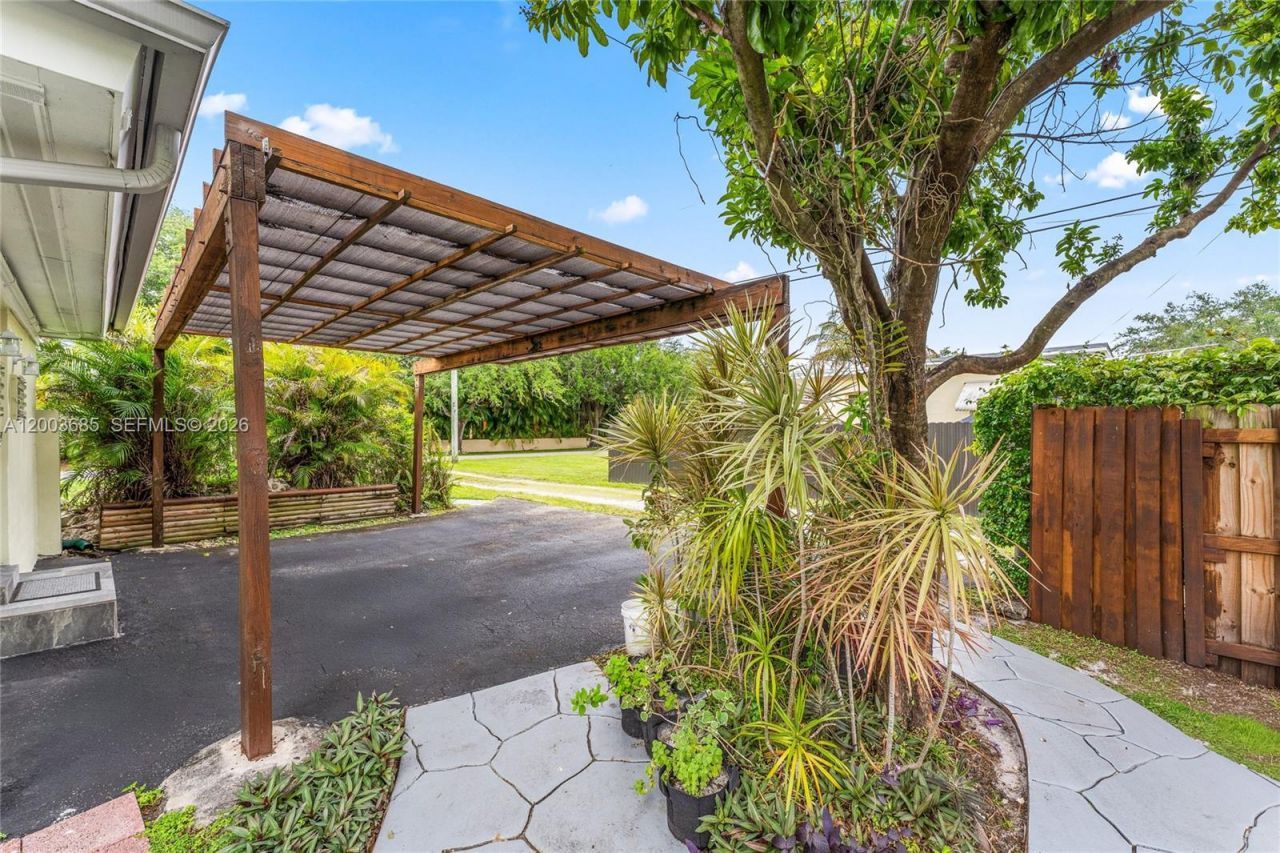 501 Lawn Way, Miami Springs, FL 33166 Photo