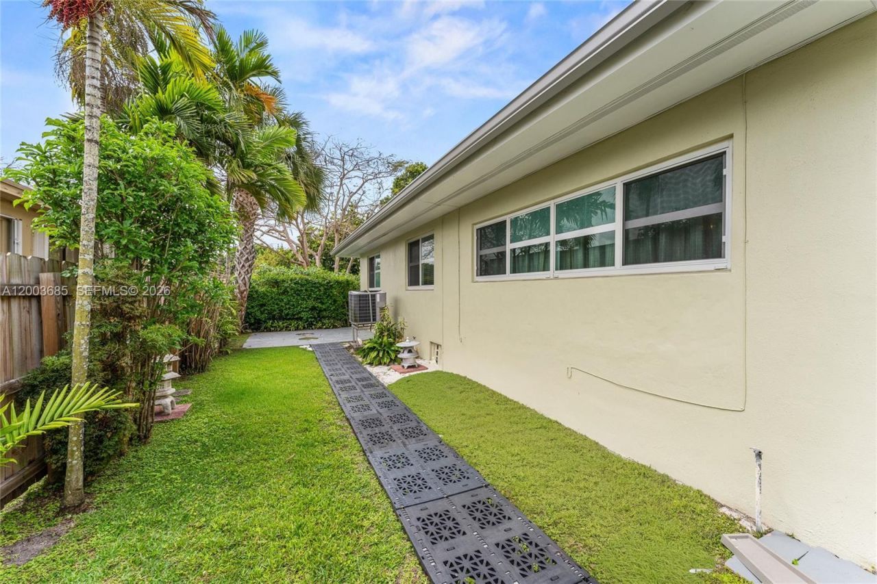 501 Lawn Way, Miami Springs, FL 33166 Photo