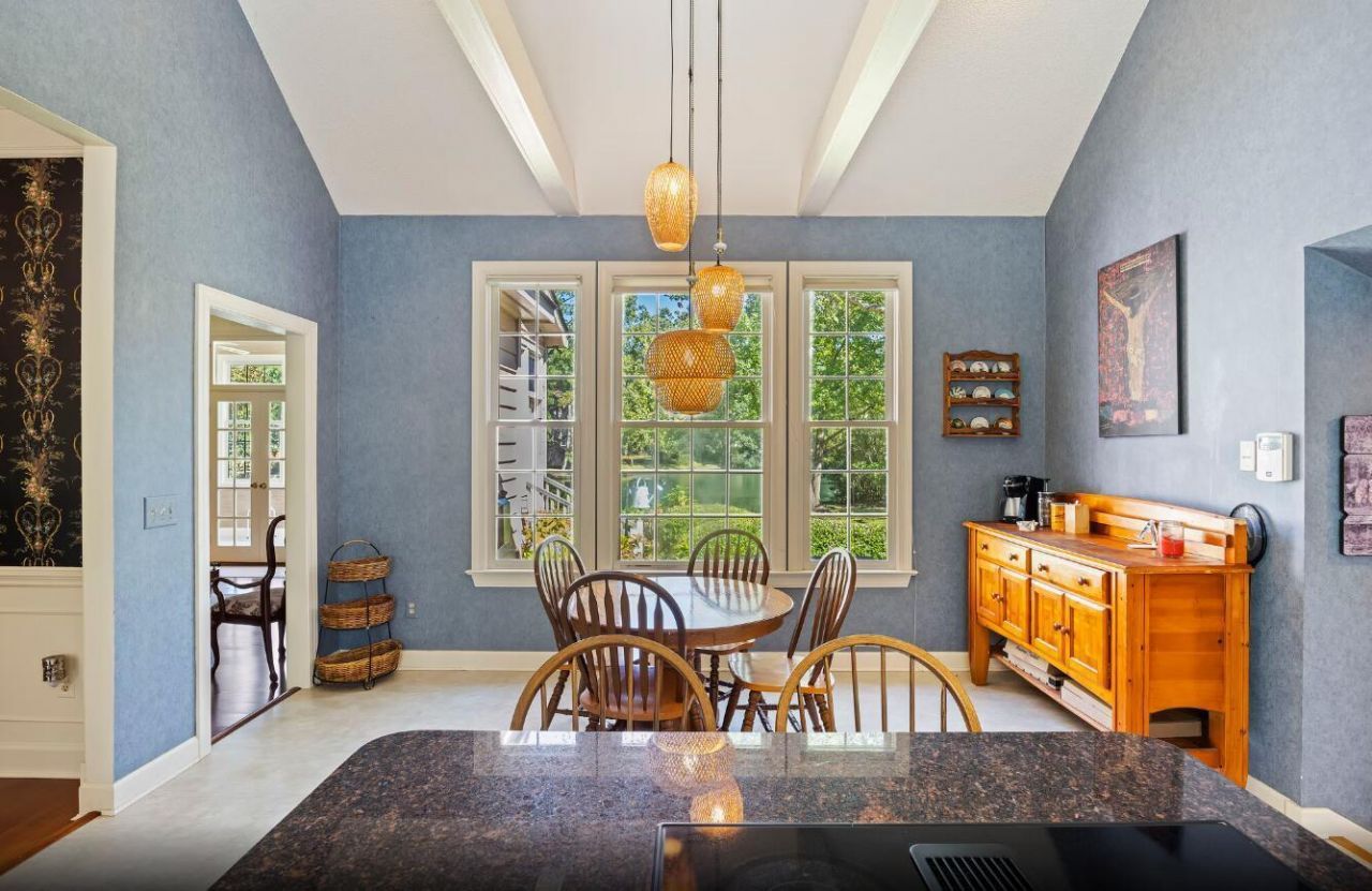 3168 Stanyarne Drive Photo 5