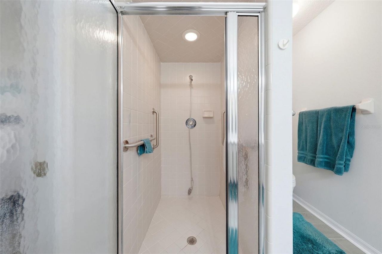 220 Juniper Way, Tavares, FL 32778 Photo