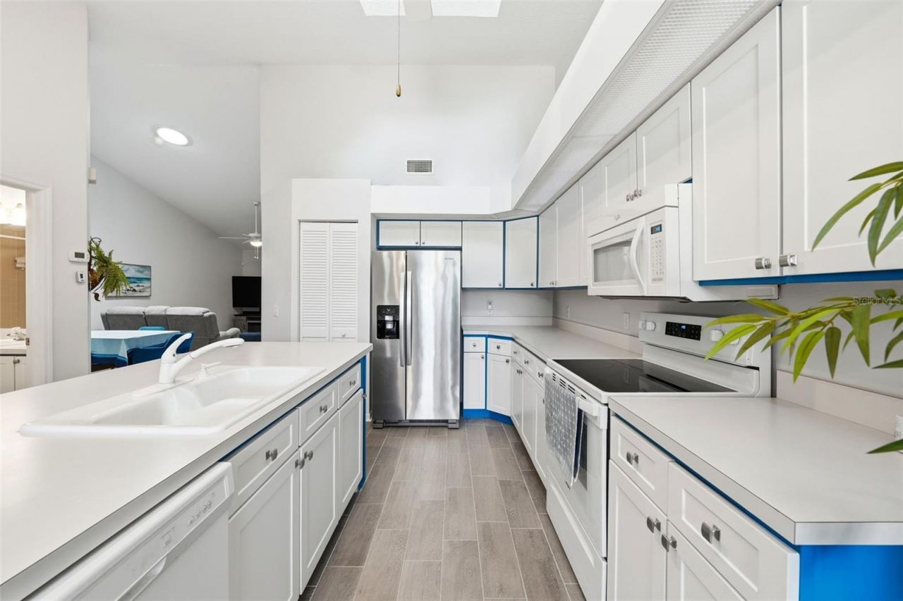 220 Juniper Way, Tavares, FL 32778 Photo