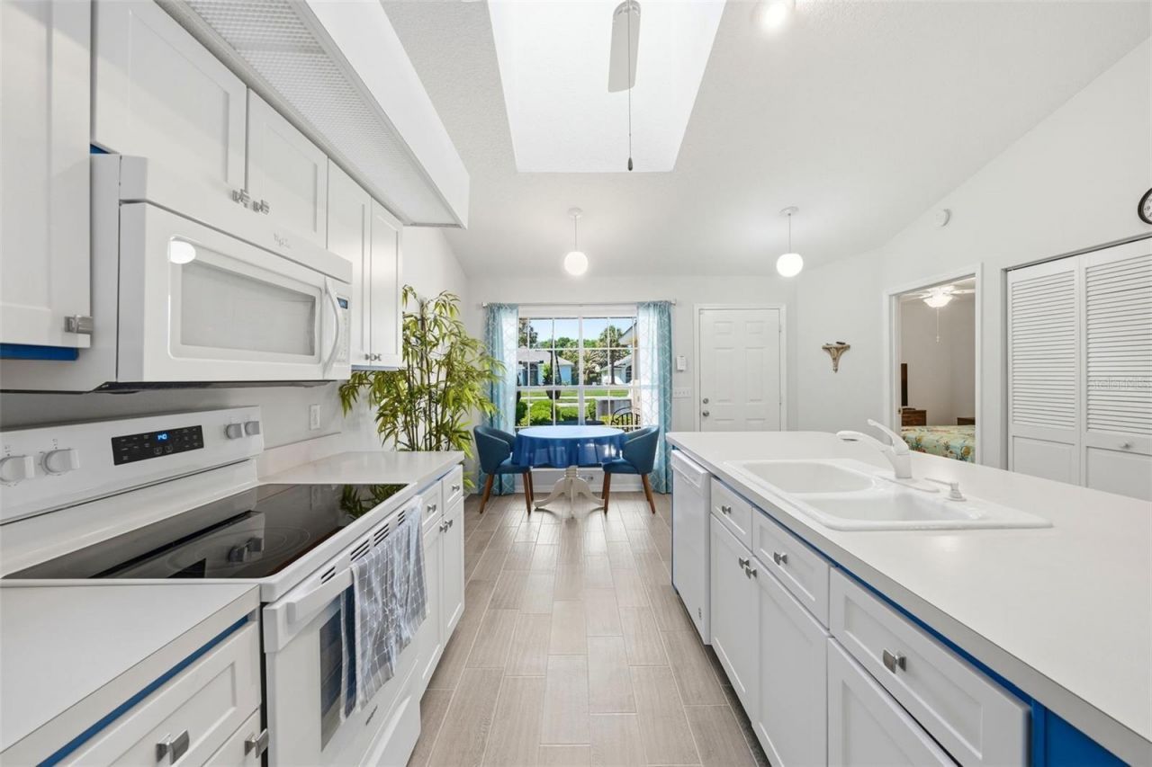 220 Juniper Way, Tavares, FL 32778 Photo