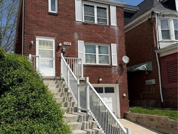 1043 Welfer st , Pittsburgh, PA 15217