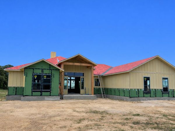 155 Pradera Ridge Drive, Floresville, TX 78114