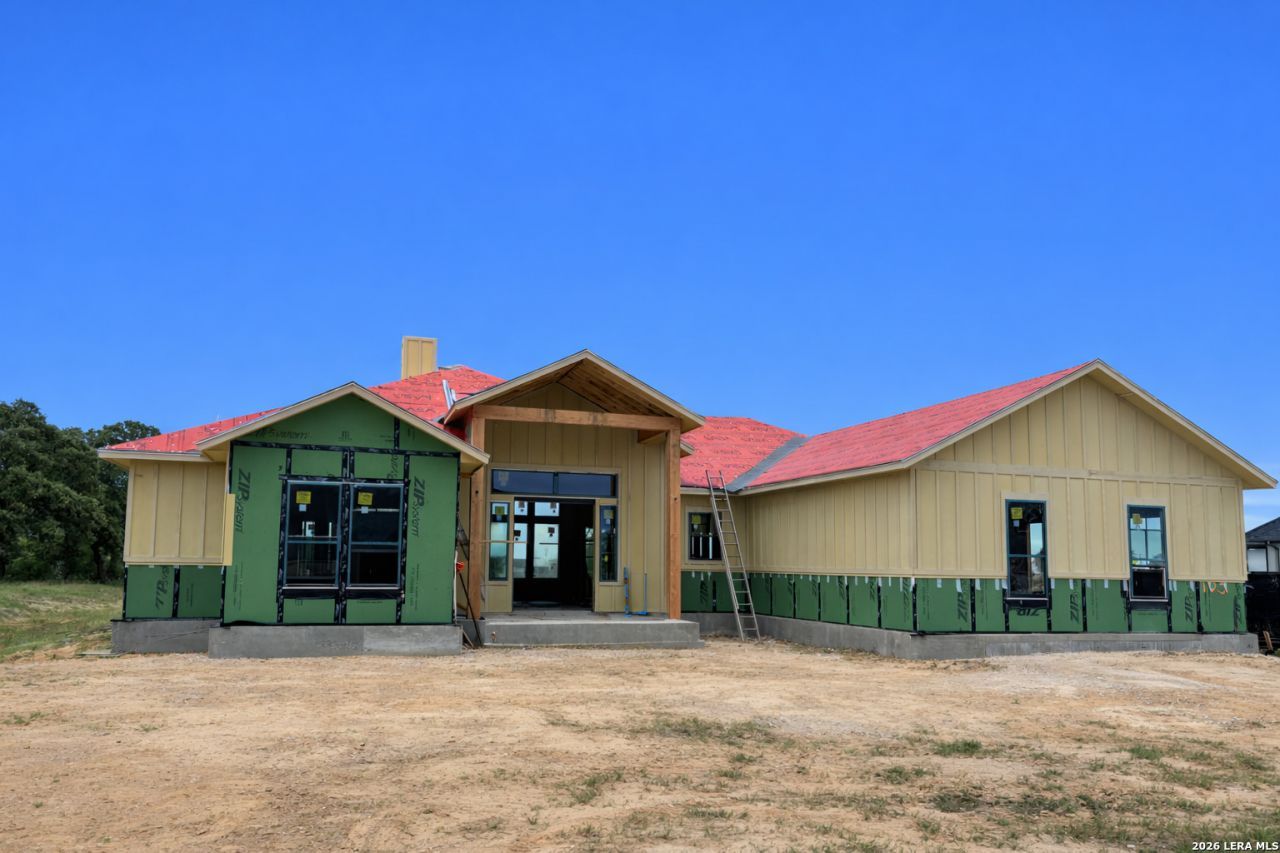 155 Pradera Ridge Drive, Floresville, TX 78114 Main Photo