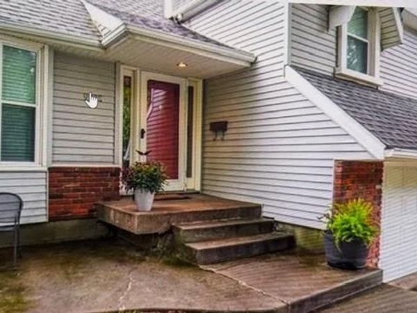 9823 Melrose Street, Overland Park, KS 66214