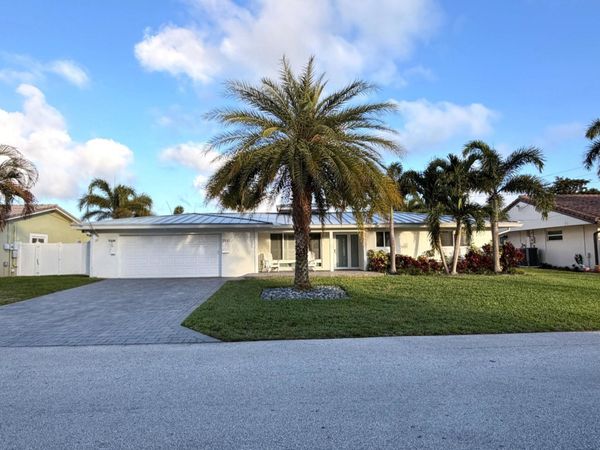 3910 NE 26th Avenue, Lighthouse Point, FL 33064