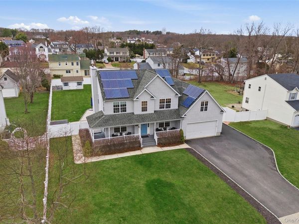 88 Hillside Road , Farmingville, NY 11738