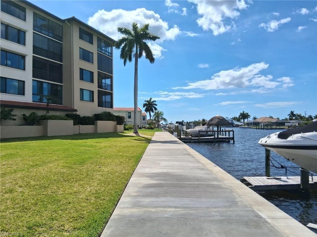 4013 SE 20th Pl, Unit 402, Cape Coral, FL 33904 Photo