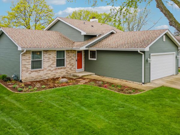 532 Tennyson Drive, Wheaton, IL 60189