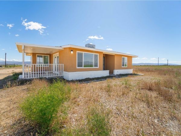 49040 70th W, Lancaster, CA 93536