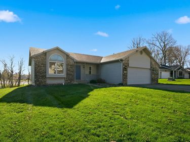 242 River Run Court, Columbia City, IN 46725