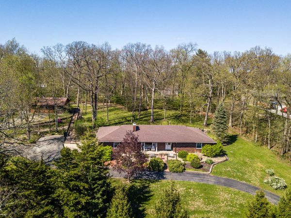 8908 E 1400 North Road , Bloomington, IL 61705