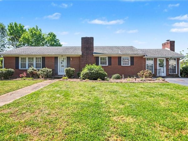 2910 Birchwood Drive , Winston-Salem, NC 27103