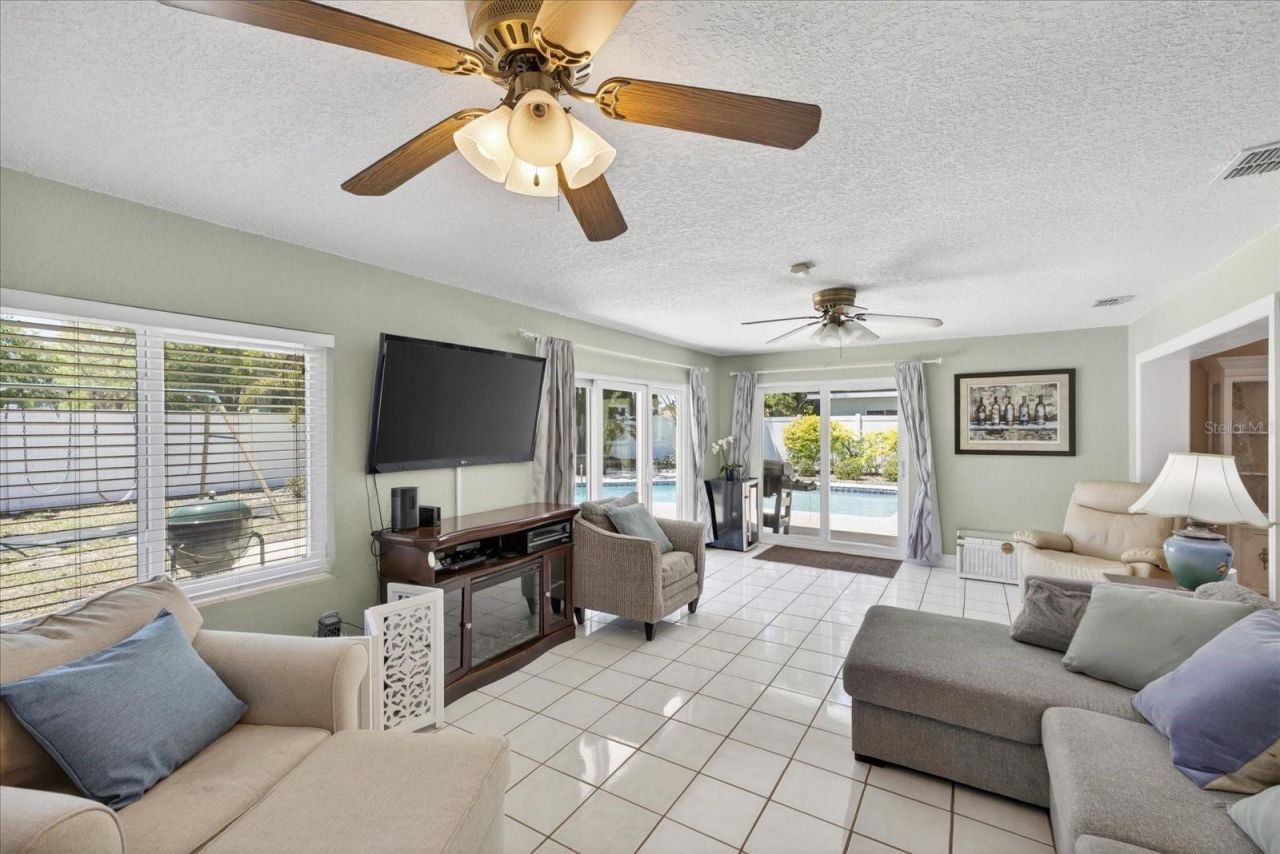 3067 Kapok Kove Drive, Clearwater, FL 33759 Photo