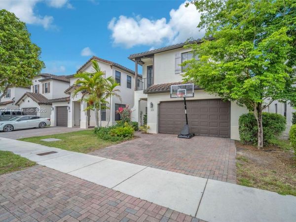 3575 W 97th St, Hialeah, FL 33018