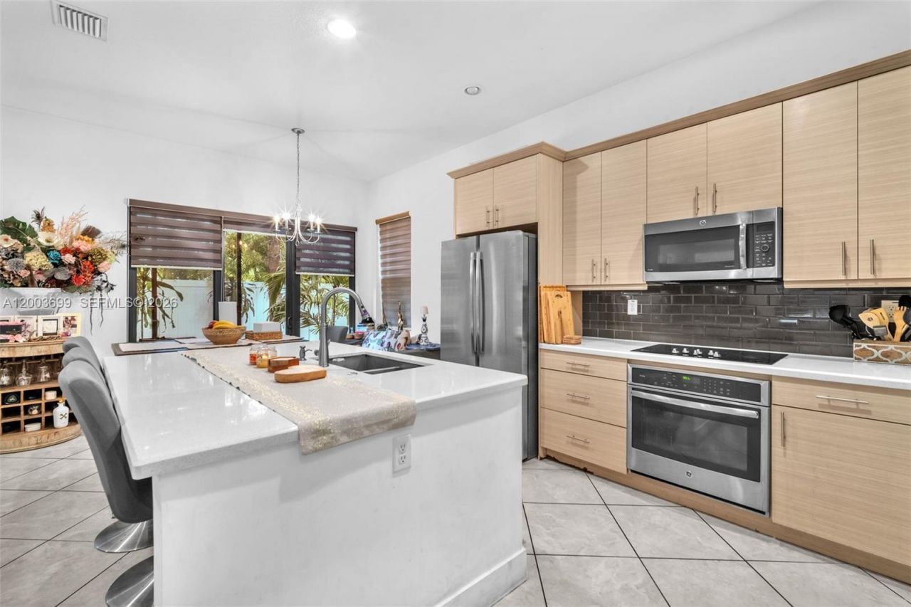 3575 W 97th St, Hialeah, FL 33018 Photo