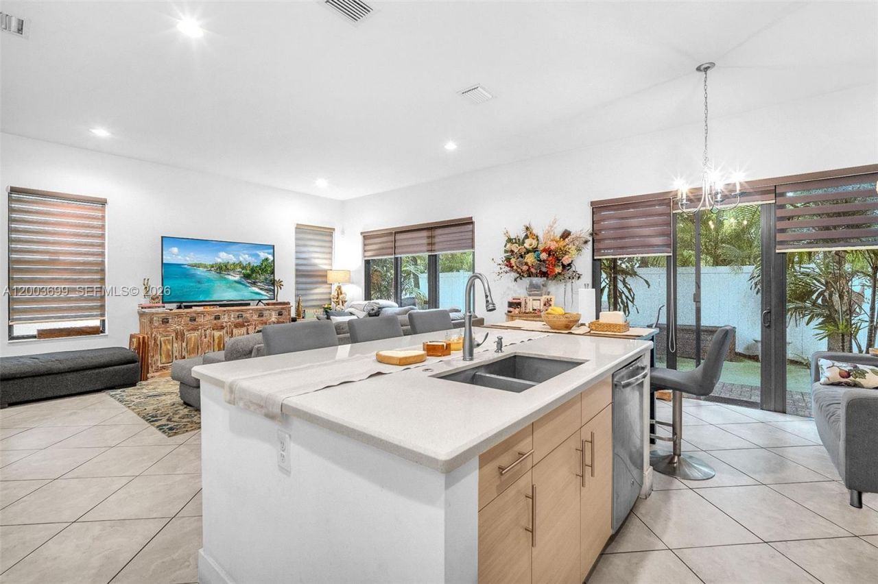 3575 W 97th St, Hialeah, FL 33018 Photo