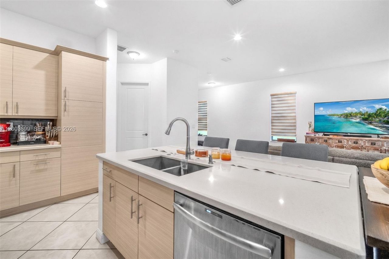 3575 W 97th St, Hialeah, FL 33018 Photo