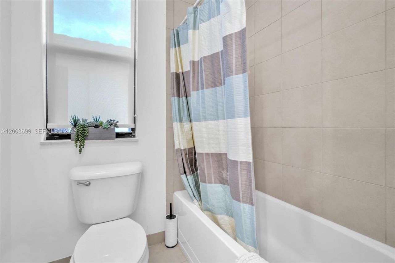 3575 W 97th St, Hialeah, FL 33018 Photo