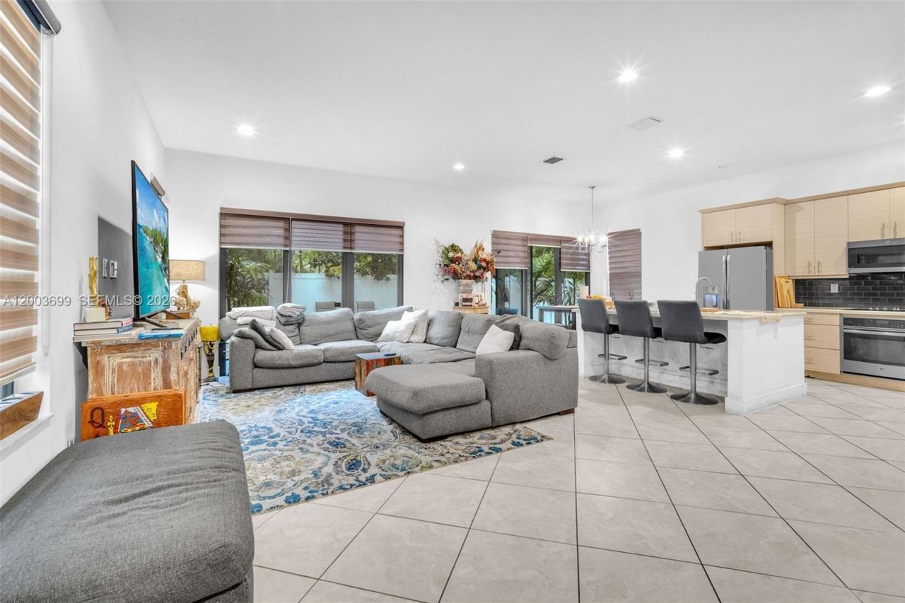 3575 W 97th St, Hialeah, FL 33018 Photo