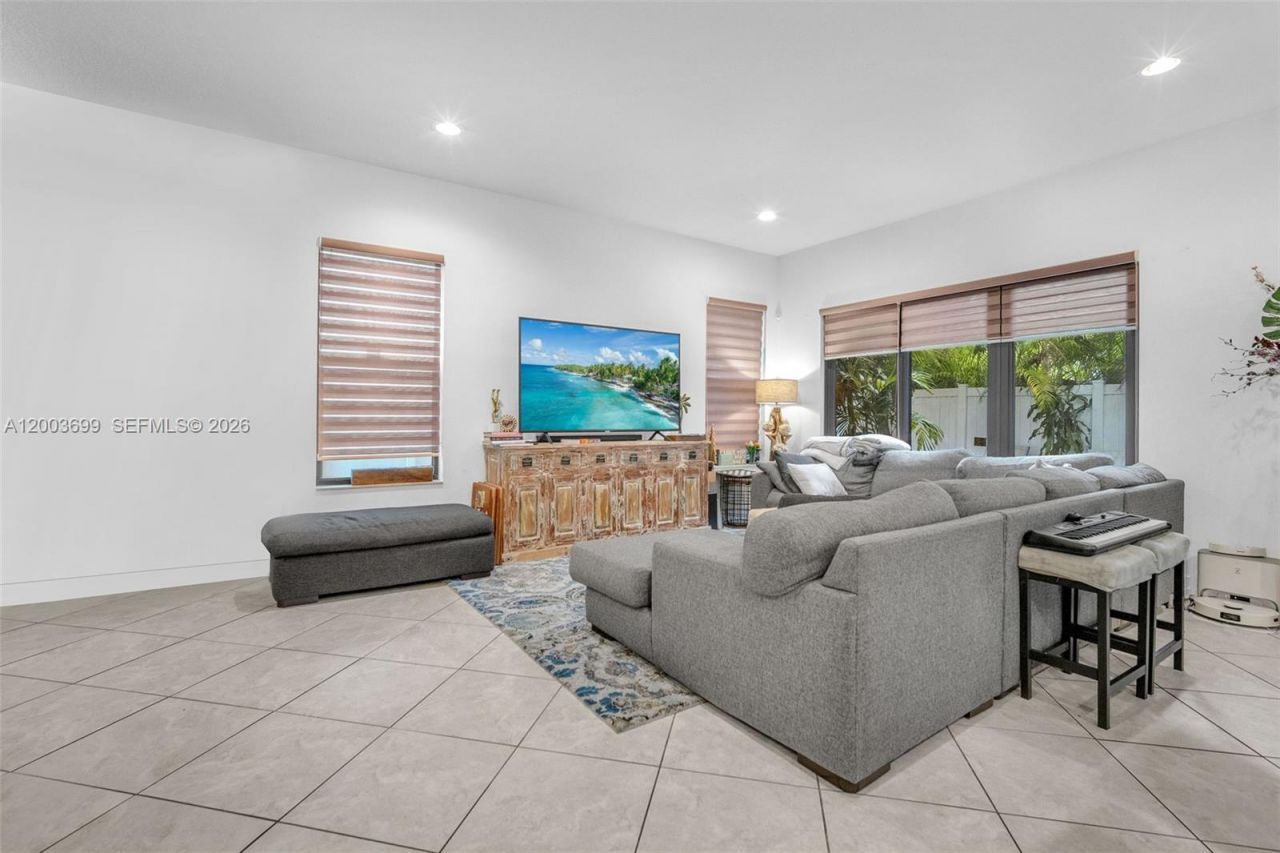 3575 W 97th St, Hialeah, FL 33018 Photo